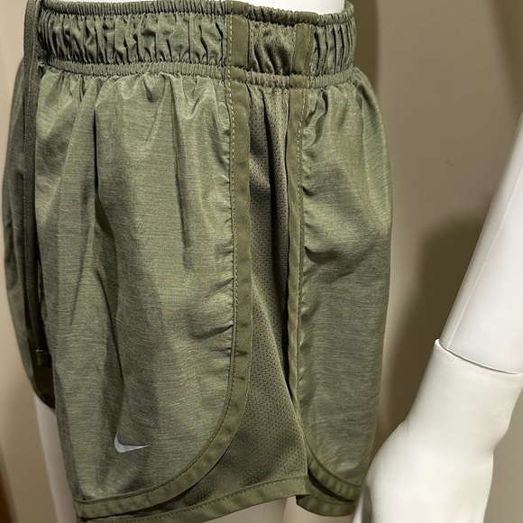Nike Size Medium Women's Olive Green Dry Fit Shorts - Picture 2 of 6